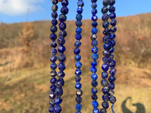 Charger l'image dans la galerie, Perles en lapis-lazuli, forme diamant entre 6 et 10mm