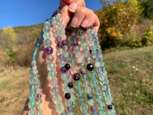 Charger l'image dans la galerie, Perles en fluorite / fluorine facettée entre 6 et 10mm