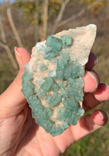 Charger l'image dans la galerie, VENDU Fluorite brut 6