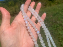 Charger l'image dans la galerie, Perles en labradorite blanche entre 4 et 10mm LBC