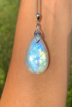 Charger l'image dans la galerie, Bélière "oeil" (argentée, dorée, rosée)