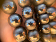 Charger l'image dans la galerie, Perles en hématite avec un aspect mate et polie entre 6 et 12mm