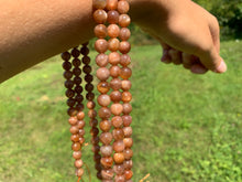 Charger l'image dans la galerie, Perles en pierre de soleil entre 6 et 8mm