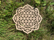 Charger l'image dans la galerie, Fleur de vie en bois