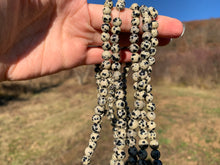 Charger l'image dans la galerie, Perles en jaspe dalmatien entre 2 et 12mm