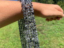 Charger l'image dans la galerie, Perles en quartz avec inclusions de tourmaline entre 4 et 10mm, QTD