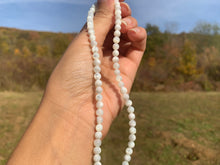 Charger l'image dans la galerie, Perles en nacre blanche entre 2 et 12mm