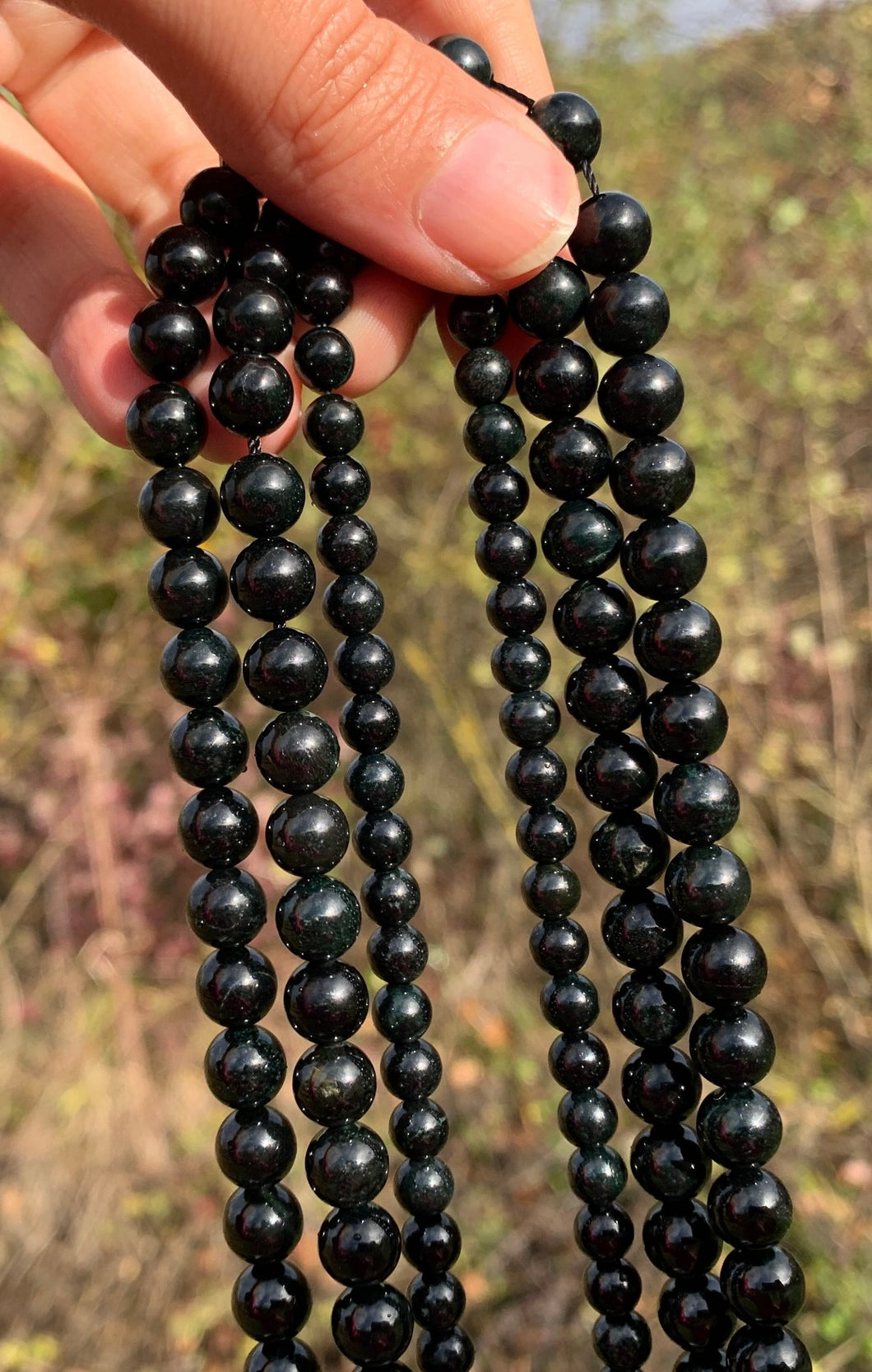 Perles en jade néphrite noir entre 6 et 8mm