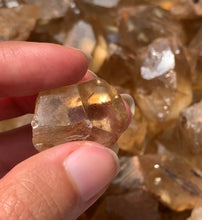 Charger l&#39;image dans la galerie, VENDU Citrine brut 57
