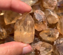 Charger l&#39;image dans la galerie, VENDU Citrine brut 44
