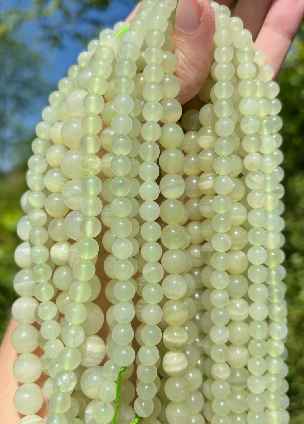 Perles en calcite verte entre 6 et 10mm