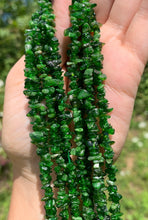 Charger l&#39;image dans la galerie, Perles en diopside, forme chips
