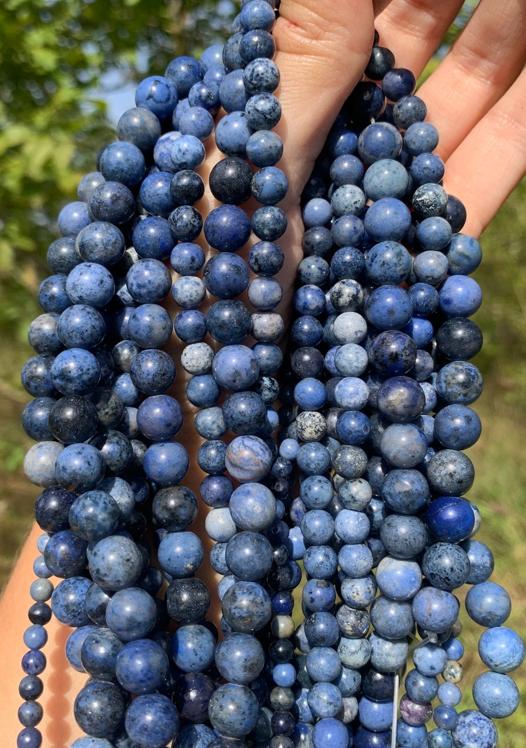 Perles en dumortiérite entre 4 et 8mm