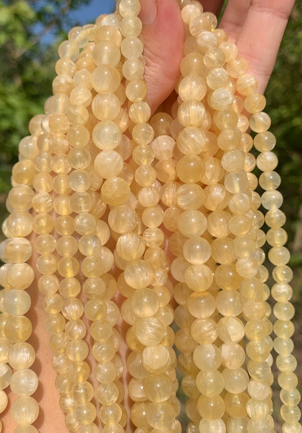 Perles en aragonite jaune entre 6 et 8mm