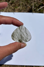 Charger l&#39;image dans la galerie, Quartz à Actinolite 1
