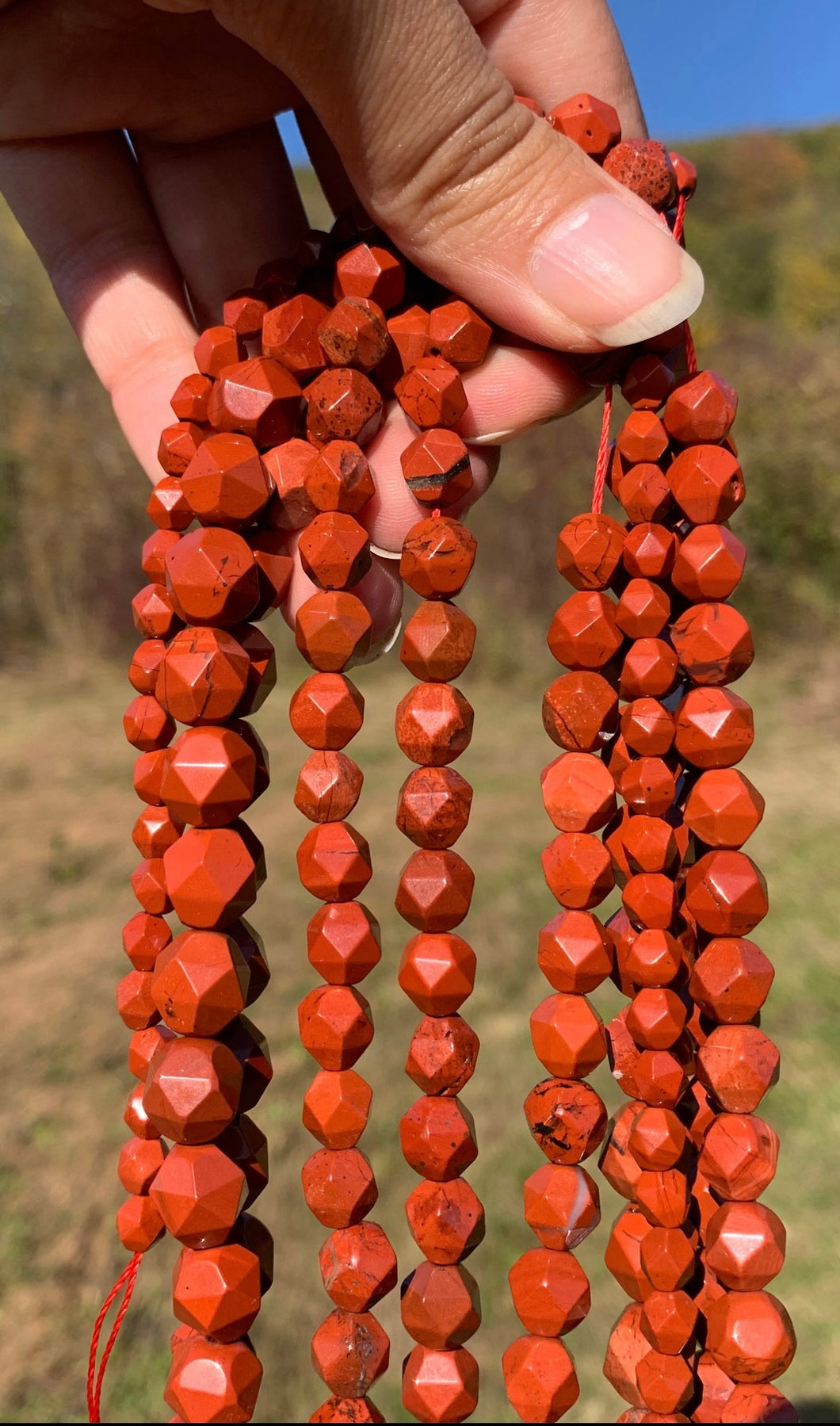 Perles en jaspe rouge, forme diamant entre 6 et 10mm