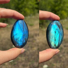 Charger l'image dans la galerie, Galet en labradorite 3
