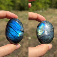 Charger l'image dans la galerie, Galet en labradorite 8
