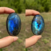 Charger l'image dans la galerie, Galet en labradorite 10
