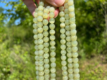 Charger l&#39;image dans la galerie, Perles en calcite verte entre 6 et 10mm

