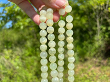 Charger l&#39;image dans la galerie, Perles en calcite verte entre 6 et 10mm
