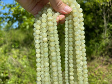 Charger l&#39;image dans la galerie, Perles en calcite verte entre 6 et 10mm
