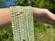 Charger l&#39;image dans la galerie, Perles en calcite verte entre 6 et 10mm
