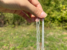Charger l&#39;image dans la galerie, Perles en nacre blanche facettées entre 2 et 4mm
