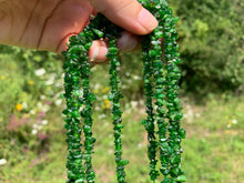 Charger l&#39;image dans la galerie, Perles en diopside, forme chips
