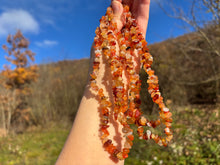 Charger l&#39;image dans la galerie, Perles en cornaline, agates de différentes couleurs, forme chips
