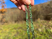 Charger l&#39;image dans la galerie, Perles en rubis zoisite entre 2 et 4mm
