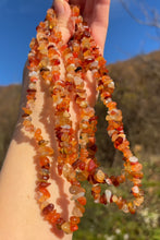 Charger l&#39;image dans la galerie, Perles en cornaline, agates de différentes couleurs, forme chips
