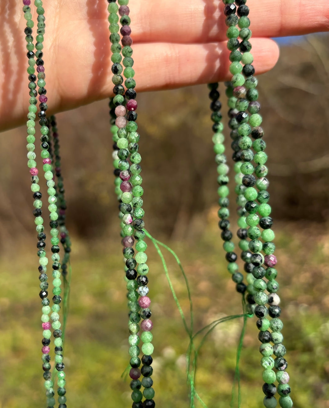 Perles en rubis zoisite entre 2 et 4mm