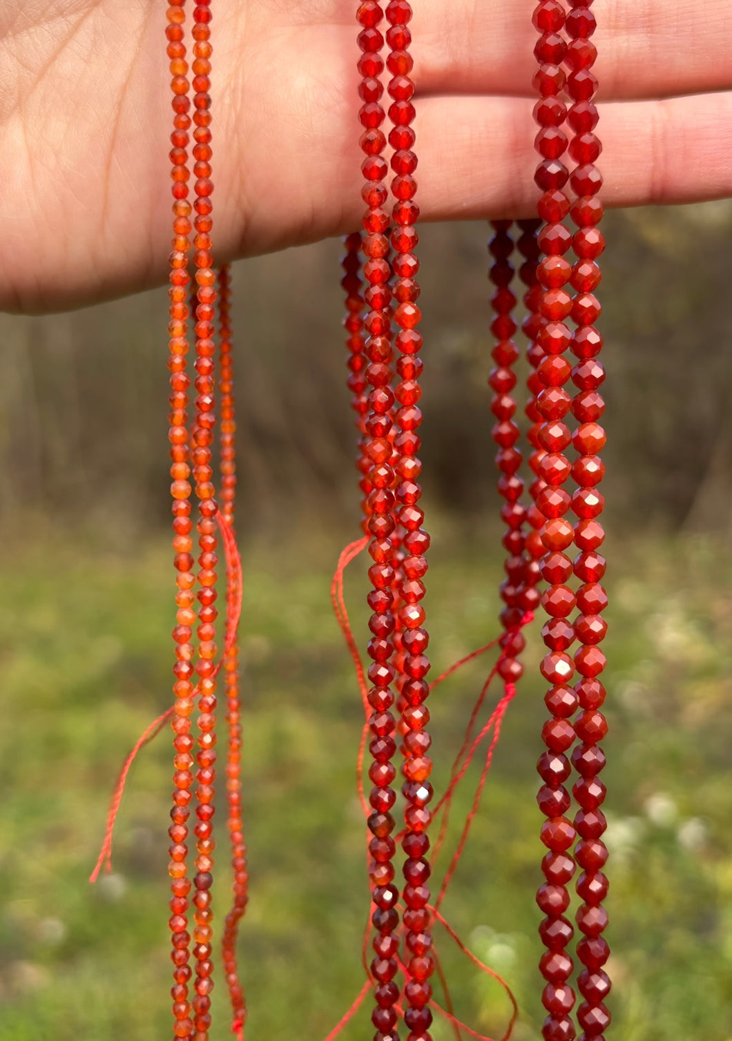 Perles en cornaline facettée entre 2 et 4mm