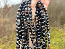 Charger l&#39;image dans la galerie, Perles en agate rubanée entre 8 et 10mm
