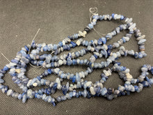 Charger l'image dans la galerie, Perles en aventurine bleue, forme chips
