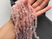 Charger l'image dans la galerie, Perles en quartz rose, forme chips
