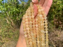 Charger l&#39;image dans la galerie, Perles en aragonite jaune entre 6 et 8mm
