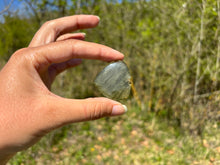 Charger l&#39;image dans la galerie, Quartz à Actinolite 1
