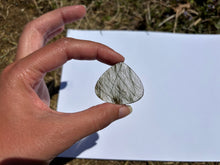 Charger l&#39;image dans la galerie, Quartz à Actinolite 1
