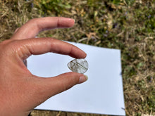 Charger l&#39;image dans la galerie, Quartz à Actinolite 5
