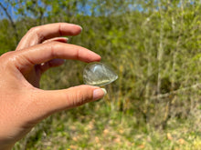 Charger l&#39;image dans la galerie, Quartz à Actinolite 8
