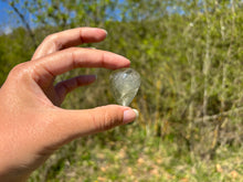 Charger l&#39;image dans la galerie, Quartz à Actinolite 8
