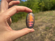 Charger l'image dans la galerie, Galet en labradorite 1
