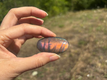 Charger l'image dans la galerie, Galet en labradorite 1
