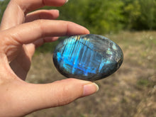 Charger l'image dans la galerie, Galet en labradorite 2

