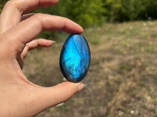 Charger l'image dans la galerie, Galet en labradorite 3
