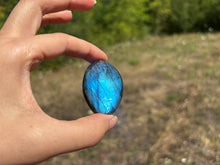 Charger l'image dans la galerie, Galet en labradorite 3
