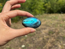 Charger l'image dans la galerie, Galet en labradorite 3
