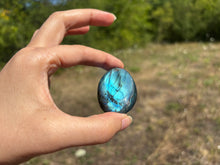 Charger l'image dans la galerie, Galet en labradorite 3
